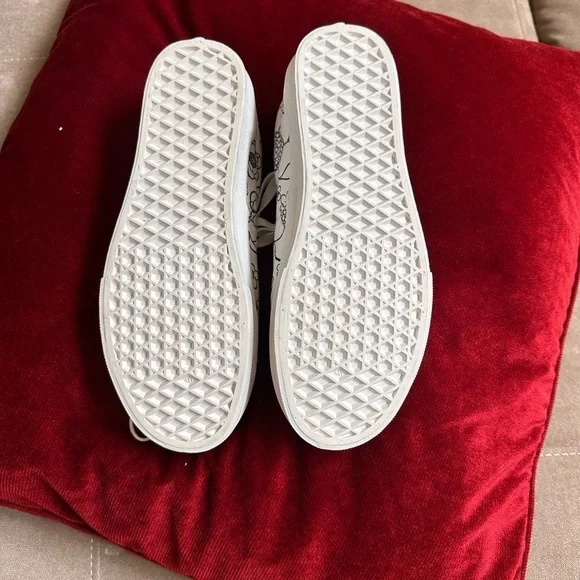 Vans White and Black Floral Sneakers - Picture 10 of 13